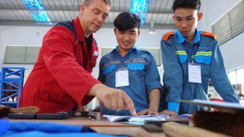 Học viên được đào tạo kết hợp giữa lý thuyết và thực hành để nâng cao tay nghề
