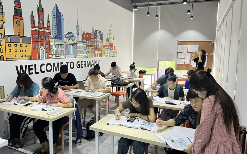 Việc làm quen với các dạng bài thi sẽ giúp bạn xây dựng chiến lược làm bài phù hợp