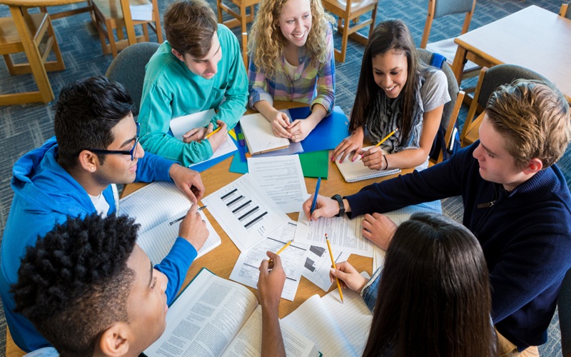 Học tiếng Đức cùng Gemind dễ dàng hơn với lộ trình rõ ràng, giảng viên chuyên sâu và hỗ trợ trọn gói hành trình du học Đức.