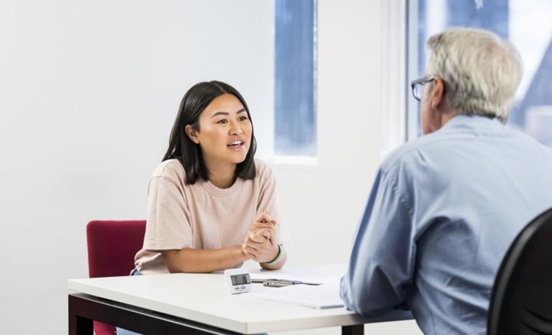 Tạo tâm lý bình tĩnh, hạn chế ngôn ngữ hình thể trong khi thi nói B1 TELC